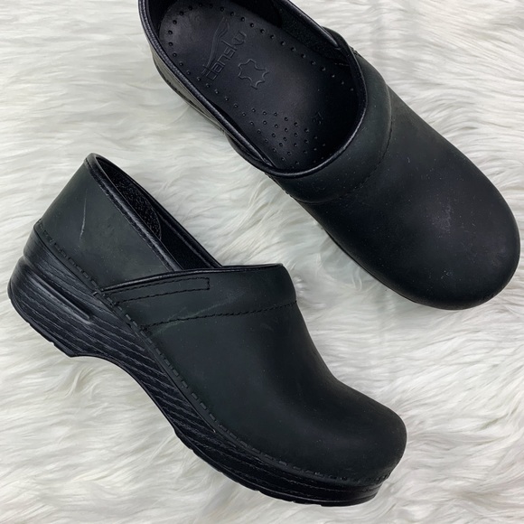 dansko server shoes